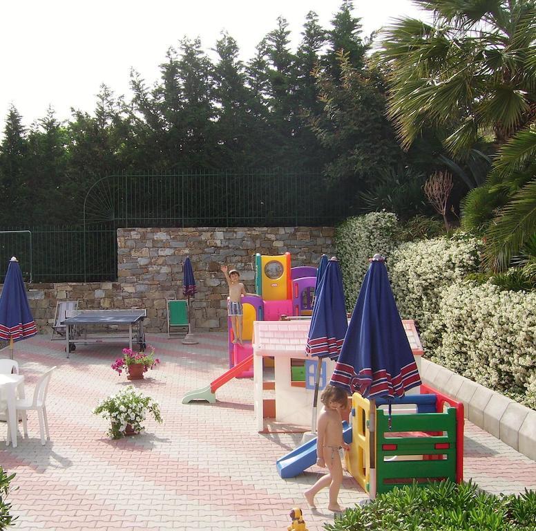 Residence La Carruba Diano Marina Exterior foto