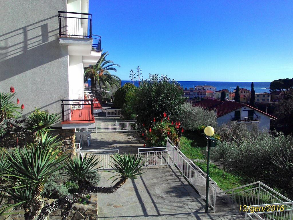 Residence La Carruba Diano Marina Exterior foto