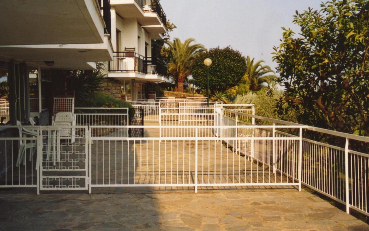 Residence La Carruba Diano Marina Exterior foto